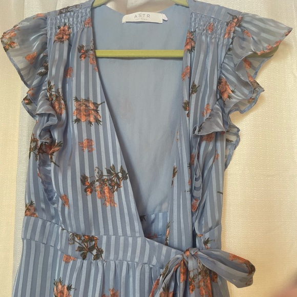 ASTR The Label Dress, Gorgeous Blue Floral, Like New, Size M, One of a Kind! - Picture 2 of 10